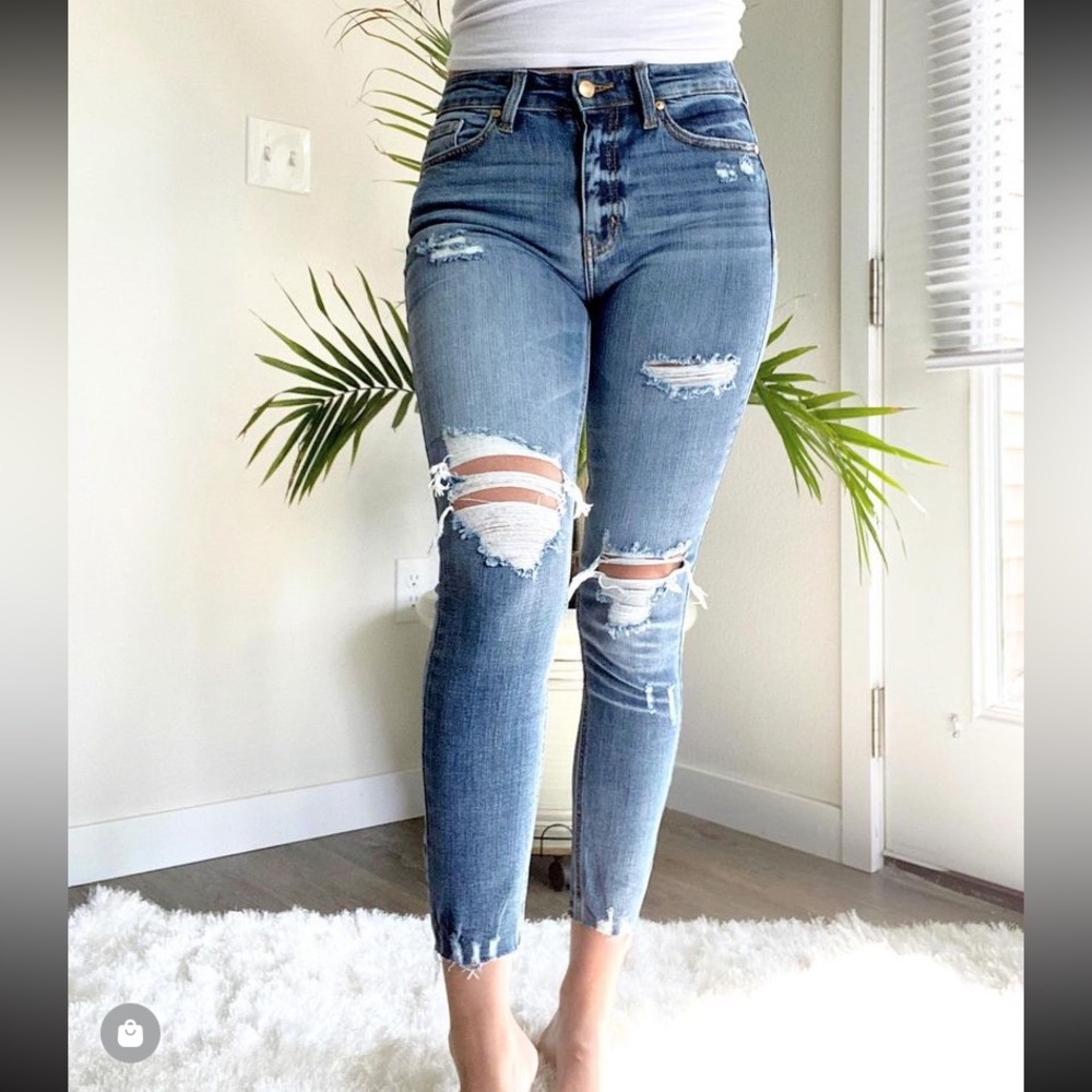 NEW! High Rise Ripped Skinny Jeans